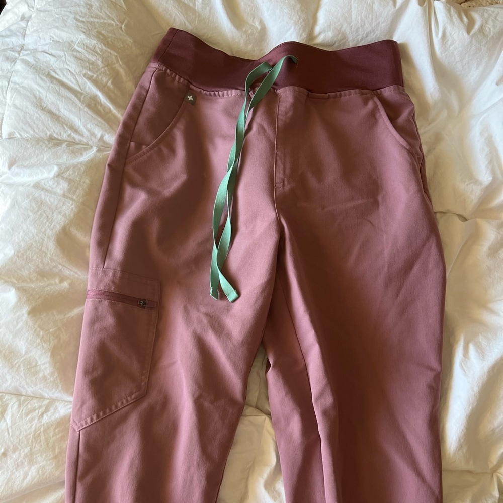 Figs mauve joggers